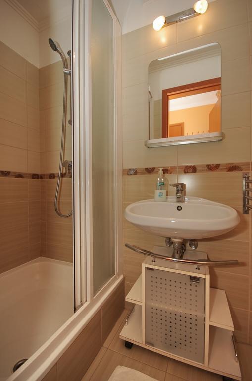 Vararok Apartman Gyula Exteriör bild