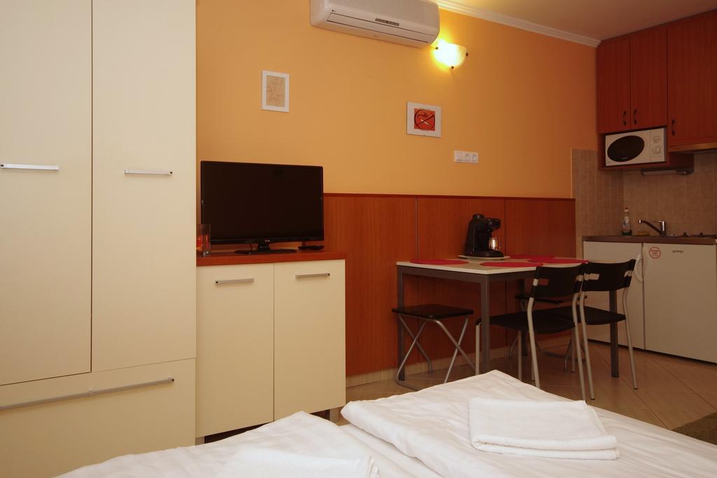 Vararok Apartman Gyula Exteriör bild