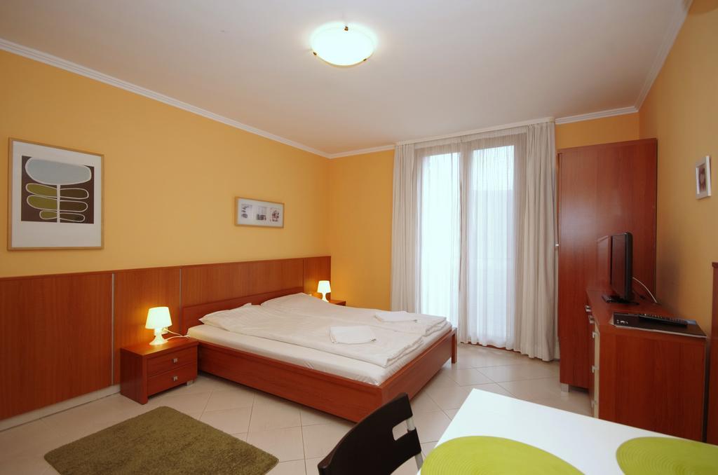 Vararok Apartman Gyula Exteriör bild