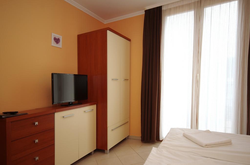 Vararok Apartman Gyula Exteriör bild