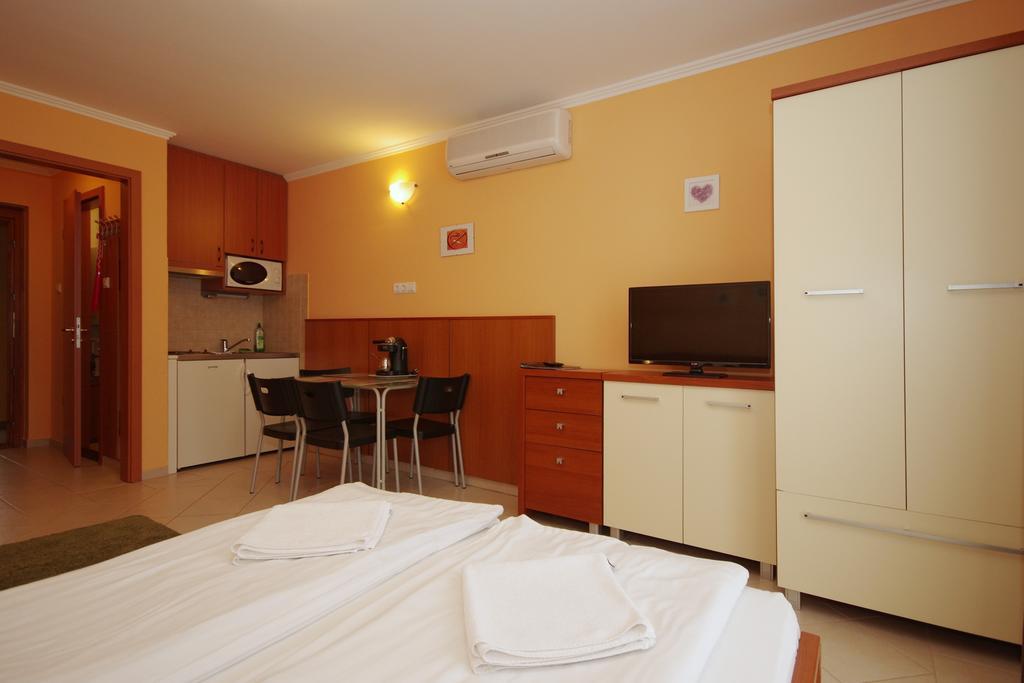 Vararok Apartman Gyula Exteriör bild