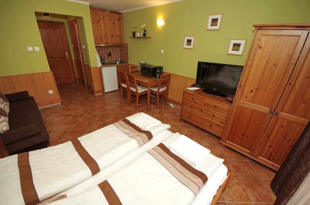 Vararok Apartman Gyula Exteriör bild