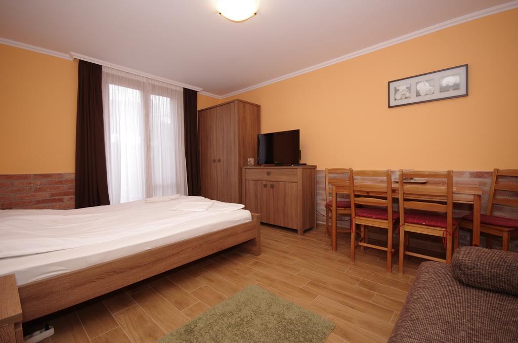Vararok Apartman Gyula Exteriör bild