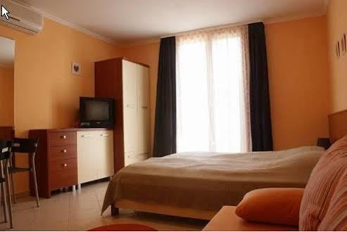Vararok Apartman Gyula Exteriör bild